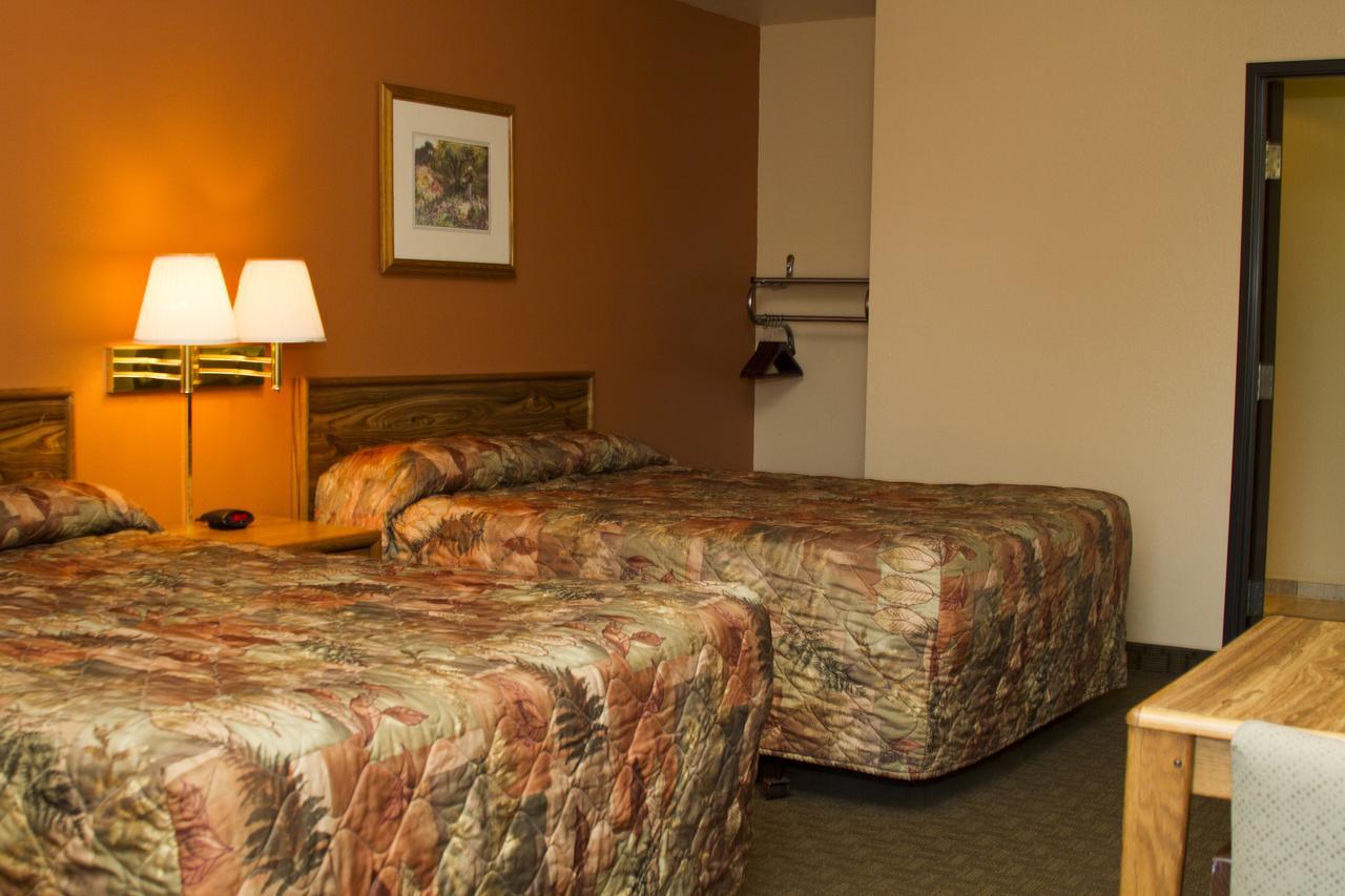 Cottonwood Inn & Suites Phillipsburg エクステリア 写真