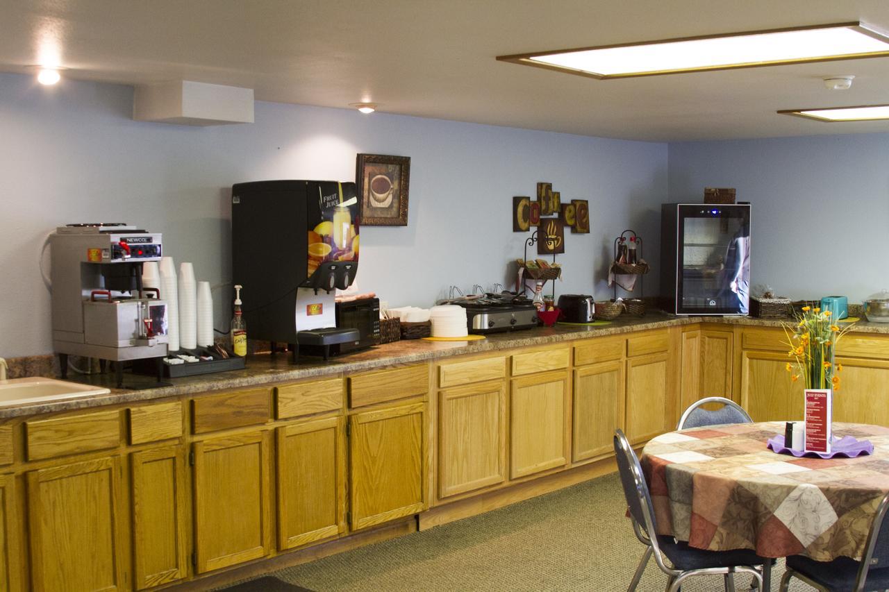 Cottonwood Inn & Suites Phillipsburg エクステリア 写真