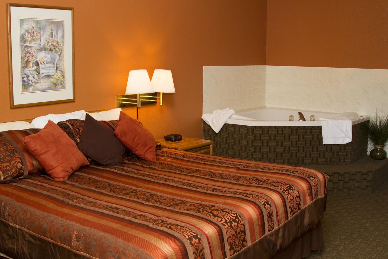 Cottonwood Inn & Suites Phillipsburg エクステリア 写真