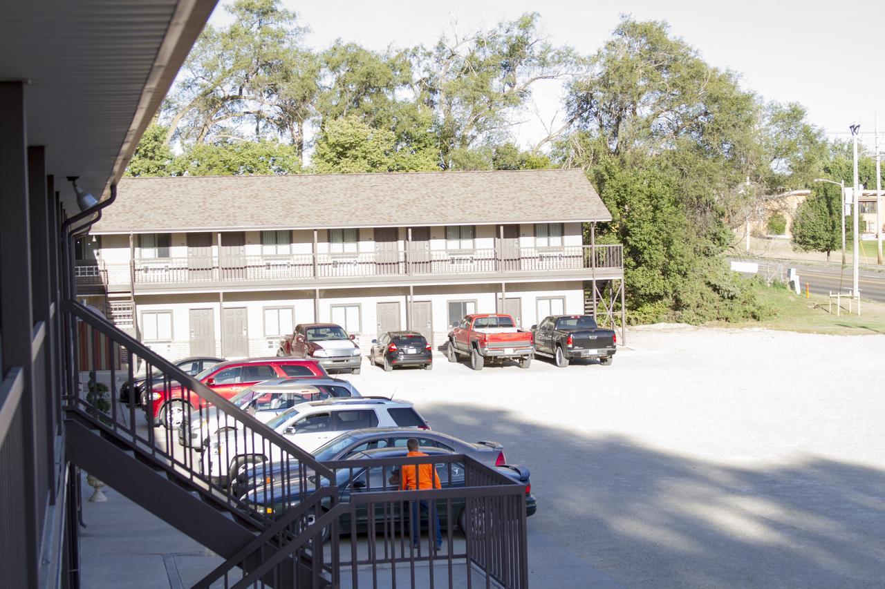 Cottonwood Inn & Suites Phillipsburg エクステリア 写真