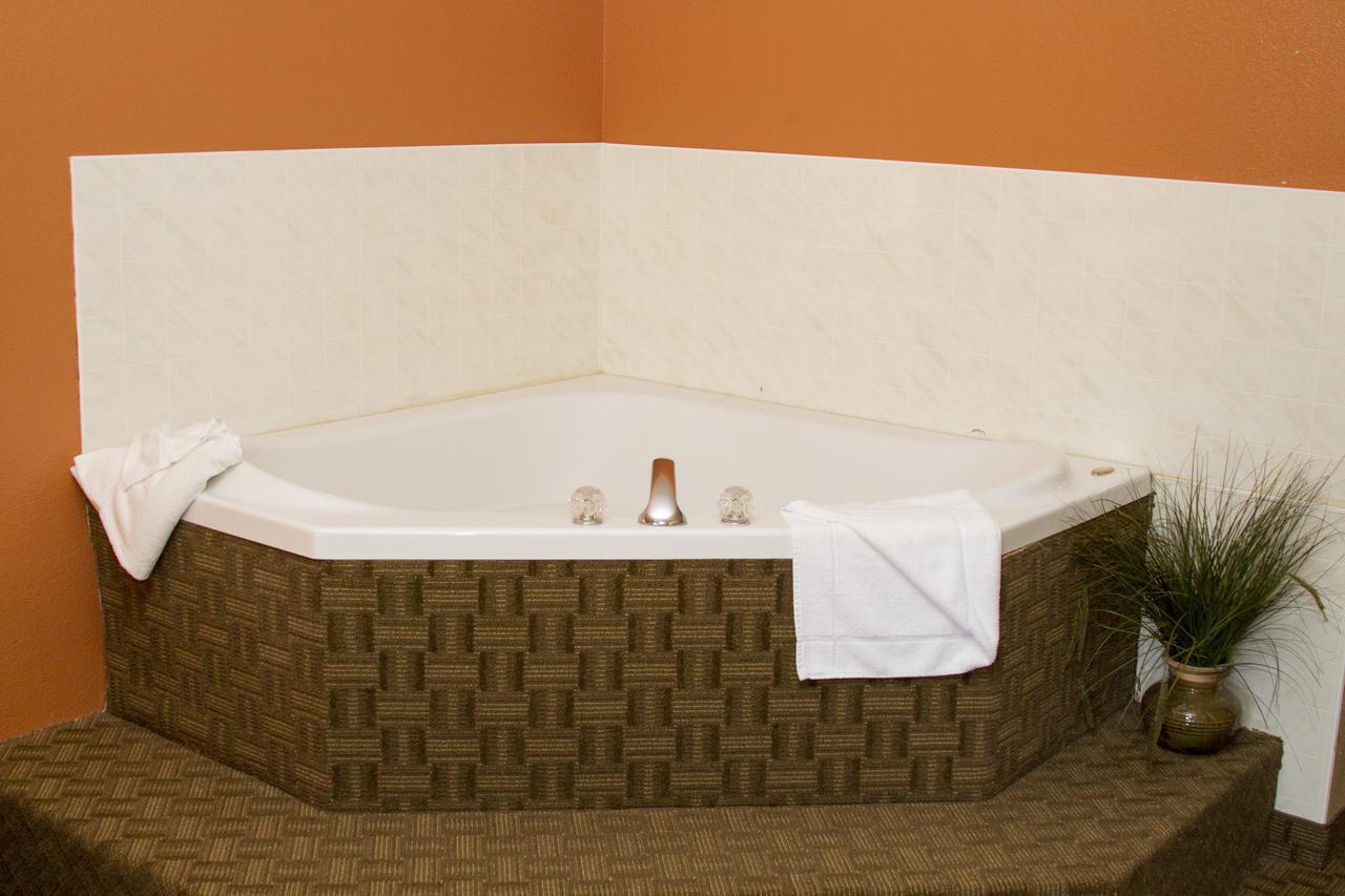 Cottonwood Inn & Suites Phillipsburg エクステリア 写真
